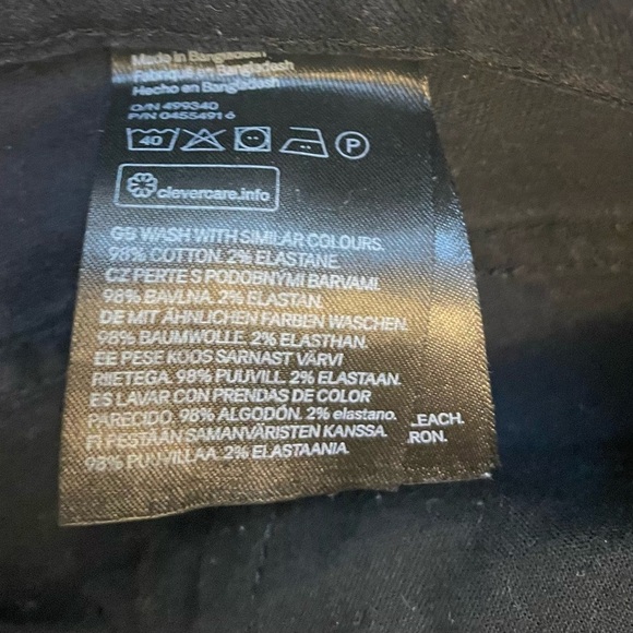 H&M black mini shorts 5 pocket zip fly cotton blend washed denim women’s size 4 - Picture 7 of 7